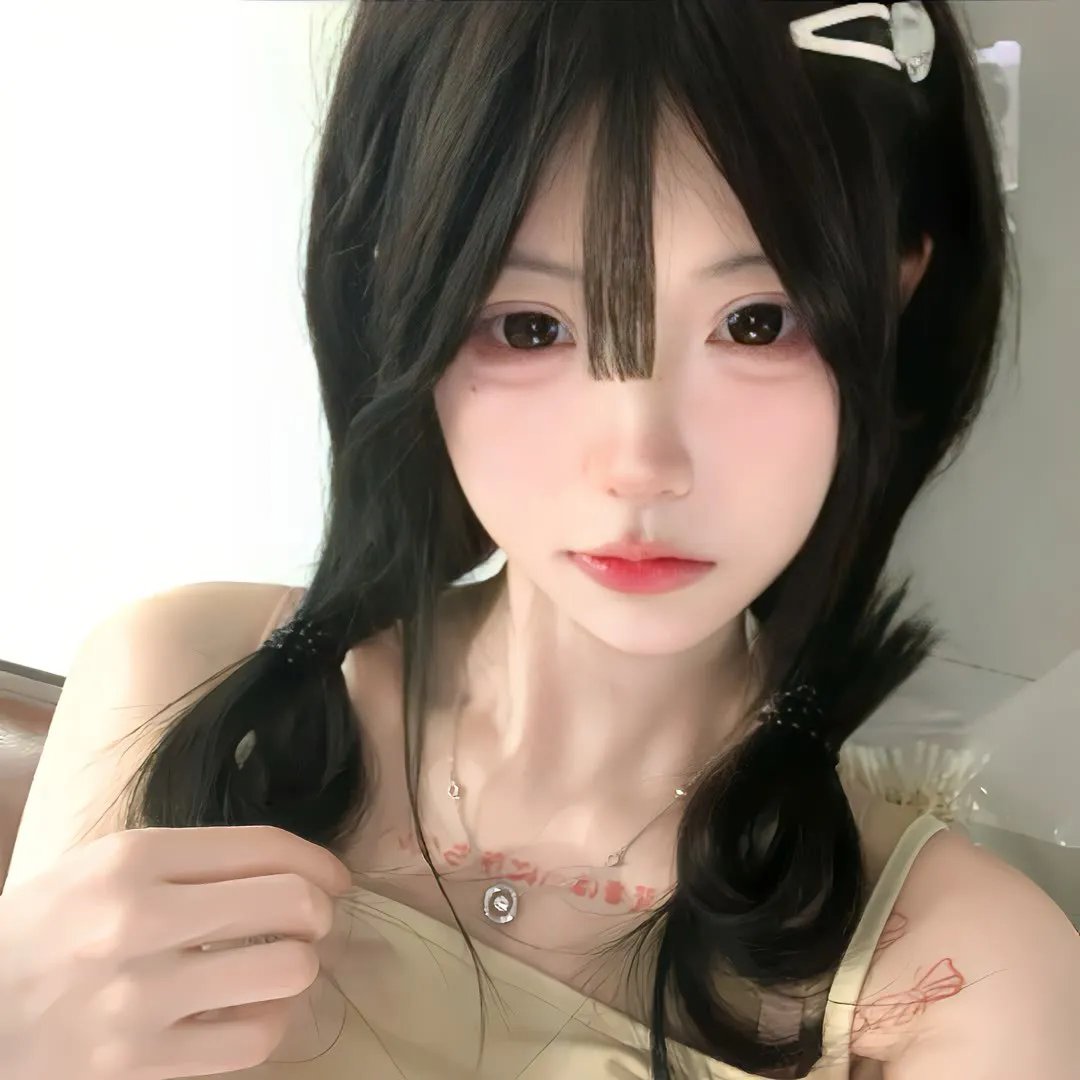 过气明星被曝旧照被扒，深夜直播间画面流出